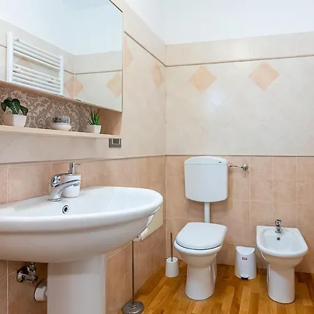 Apartman Garibaldi Home, Comfortable For 6 Guests *